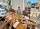 Petit-déjeuner en extérieur sur le port de Sanary Résidence Palmera Sanary-sur-Mer